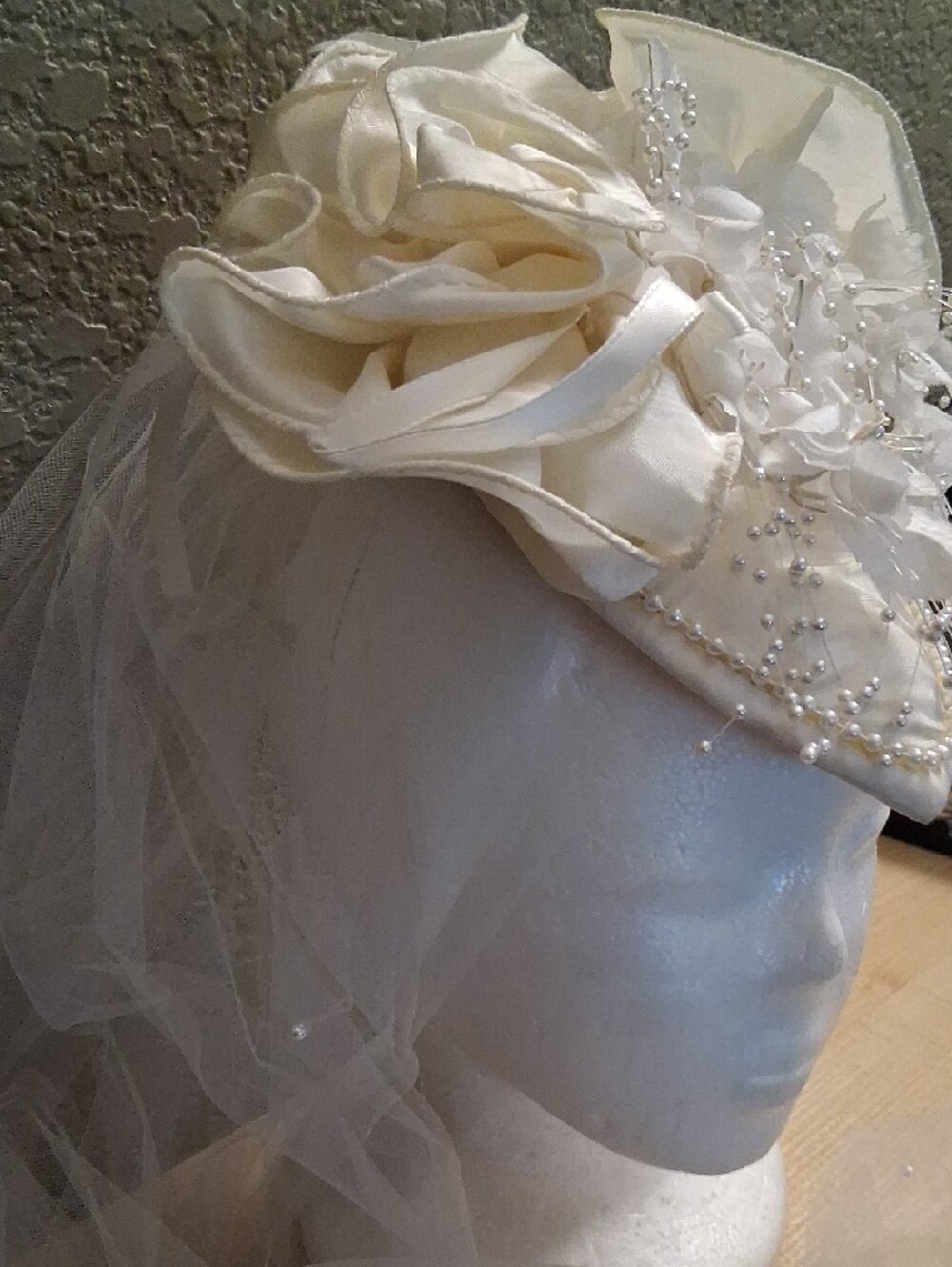 Ivory Floral Pearl Bridal Headpiece 1980's - Picture 3 of 8